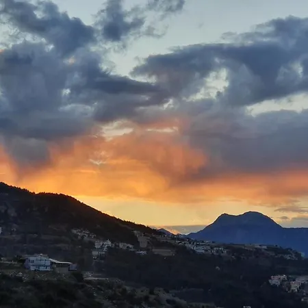 уютная с шикарным панорамным видом アパート