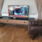 уютная с шикарным панорамным видом Апартаменти *